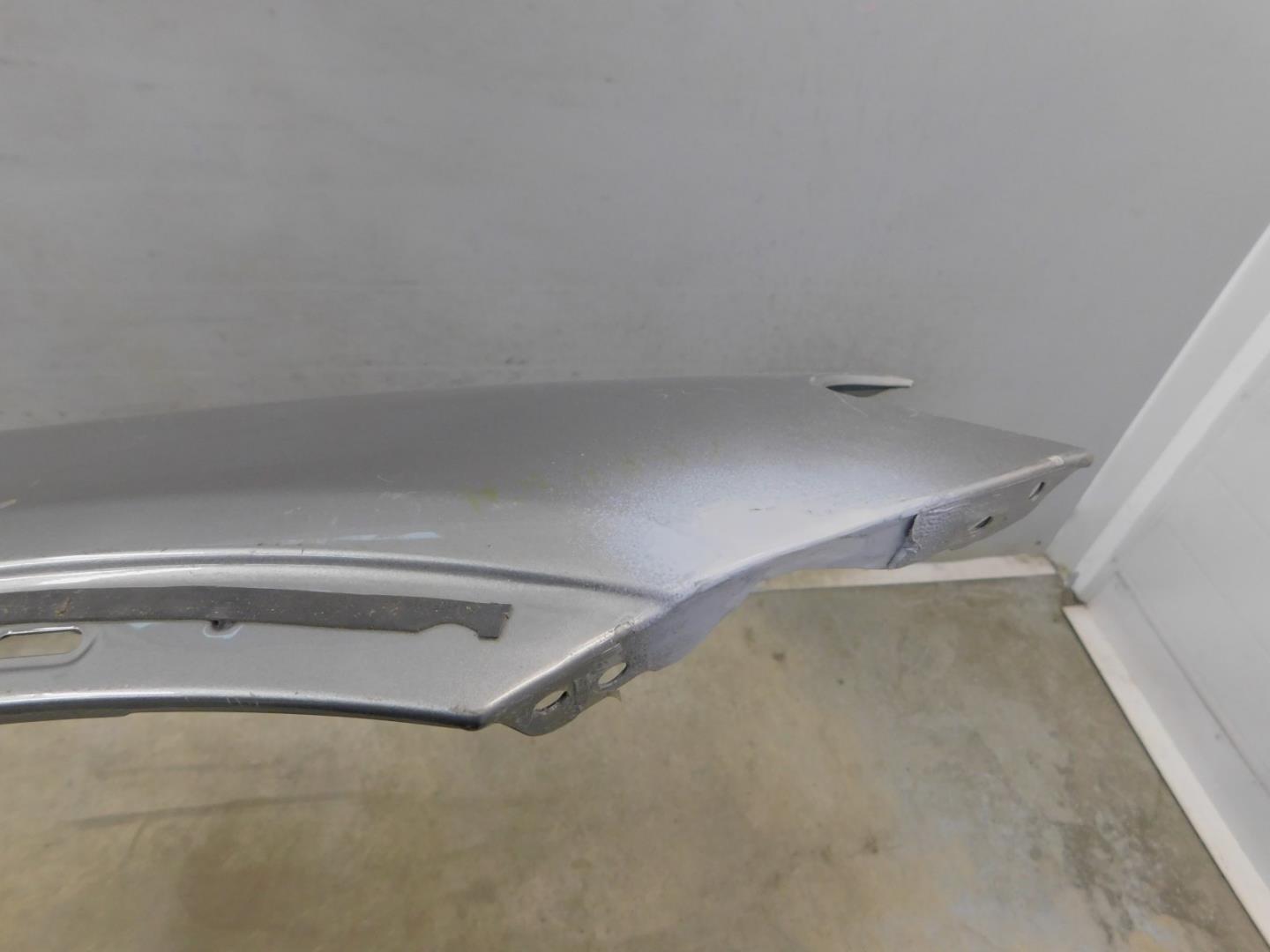 Крыло переднее правое