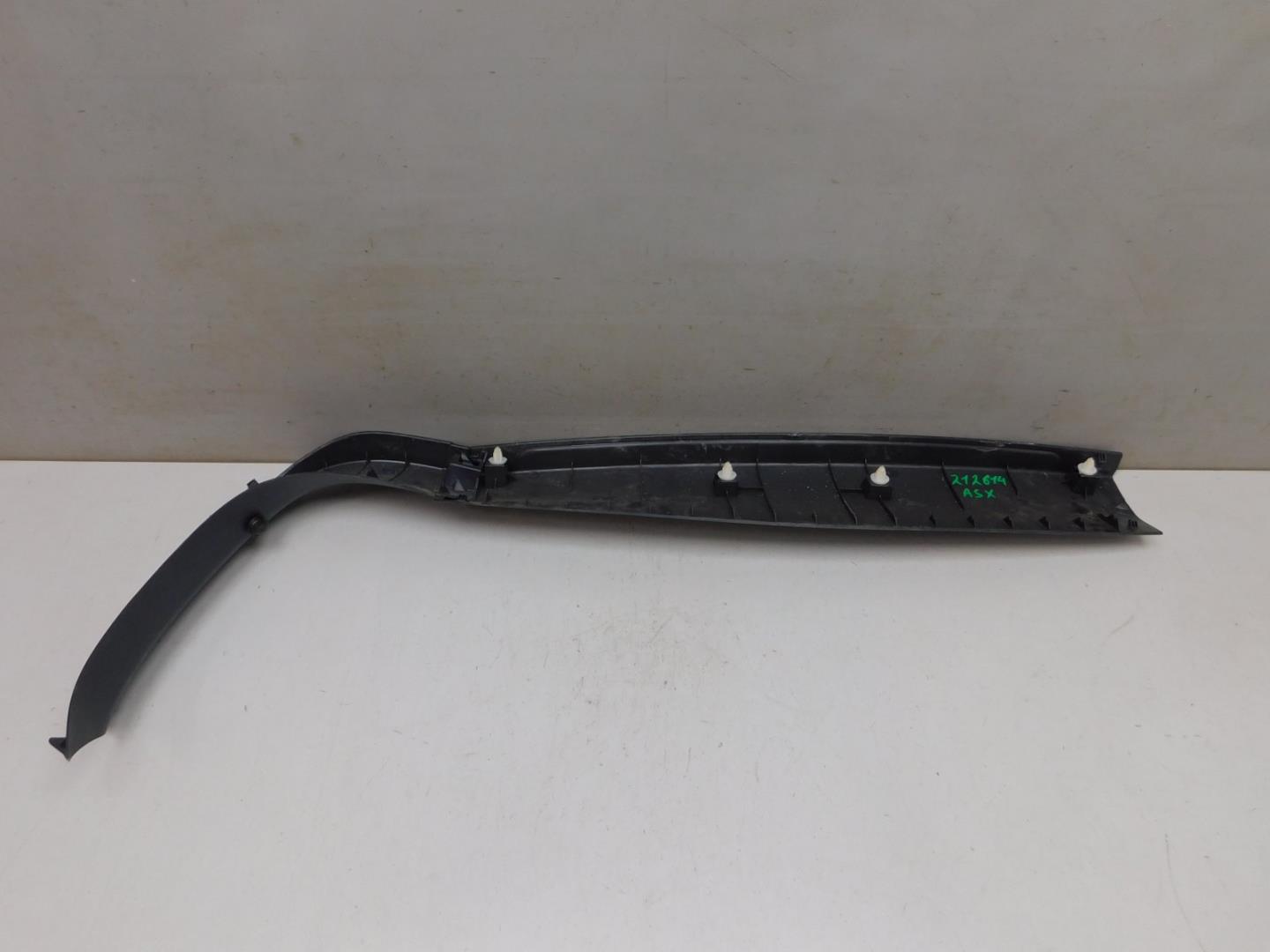 Обшивка двери багажника