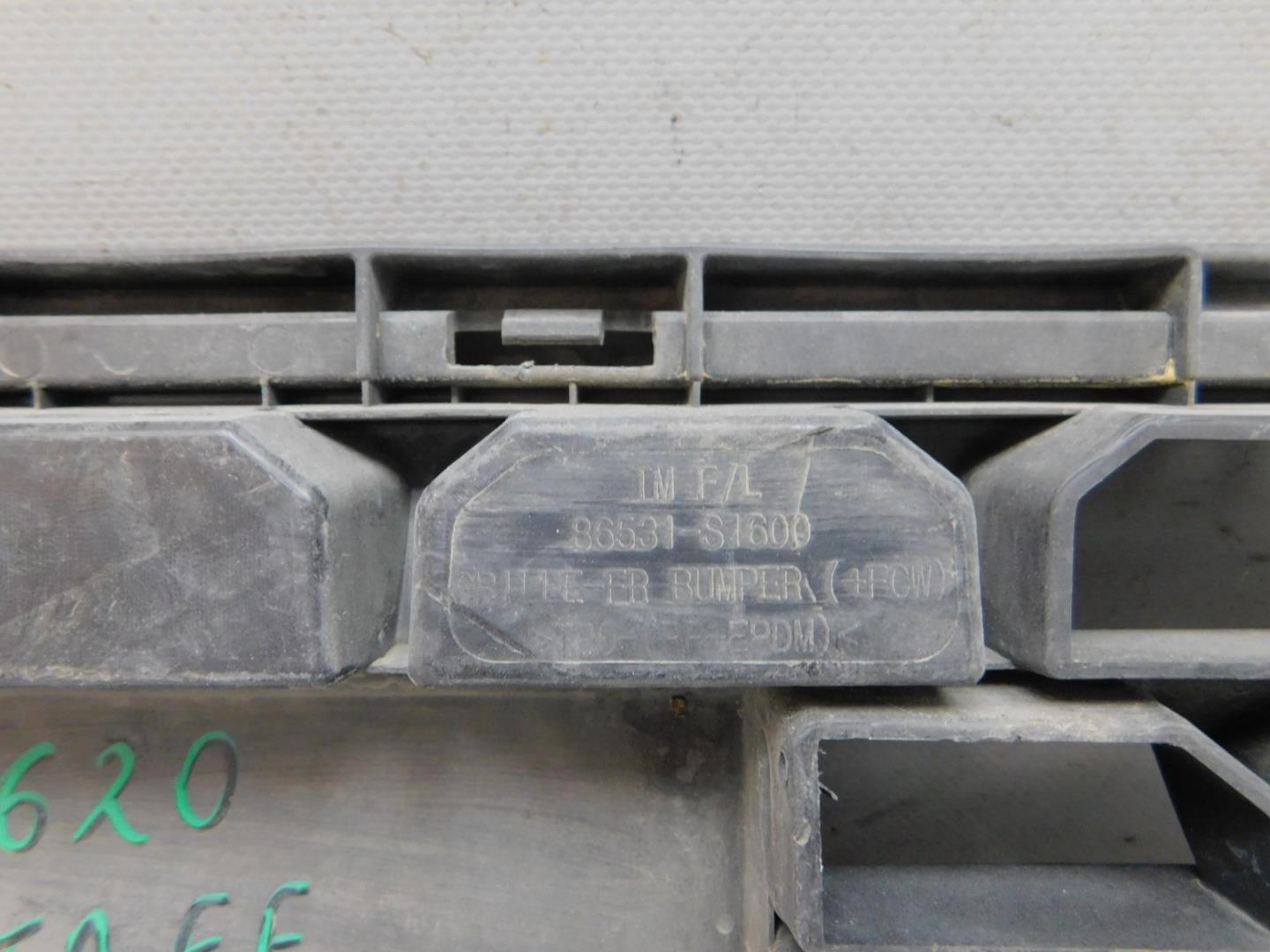 Решетка в бампер центральная