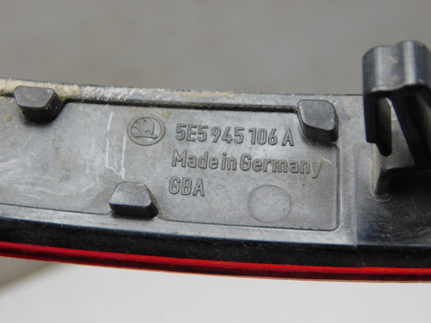 Фонарь задний в бампер правый