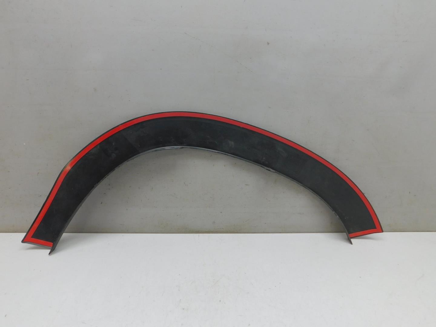 Накладка переднего крыла левого