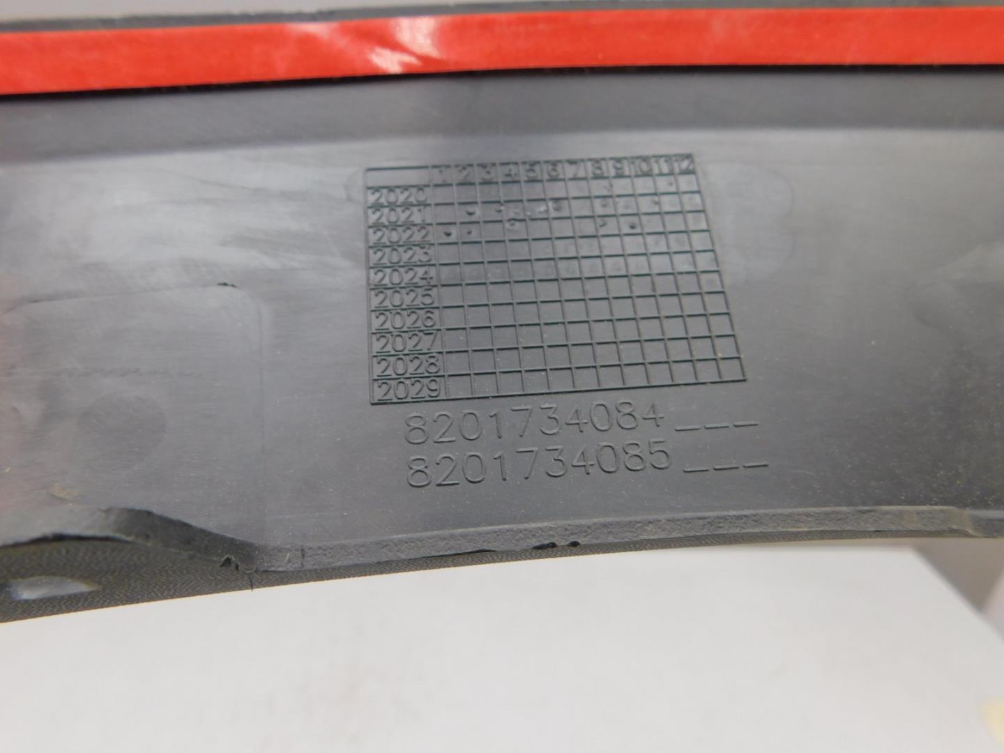 Накладка переднего крыла левого