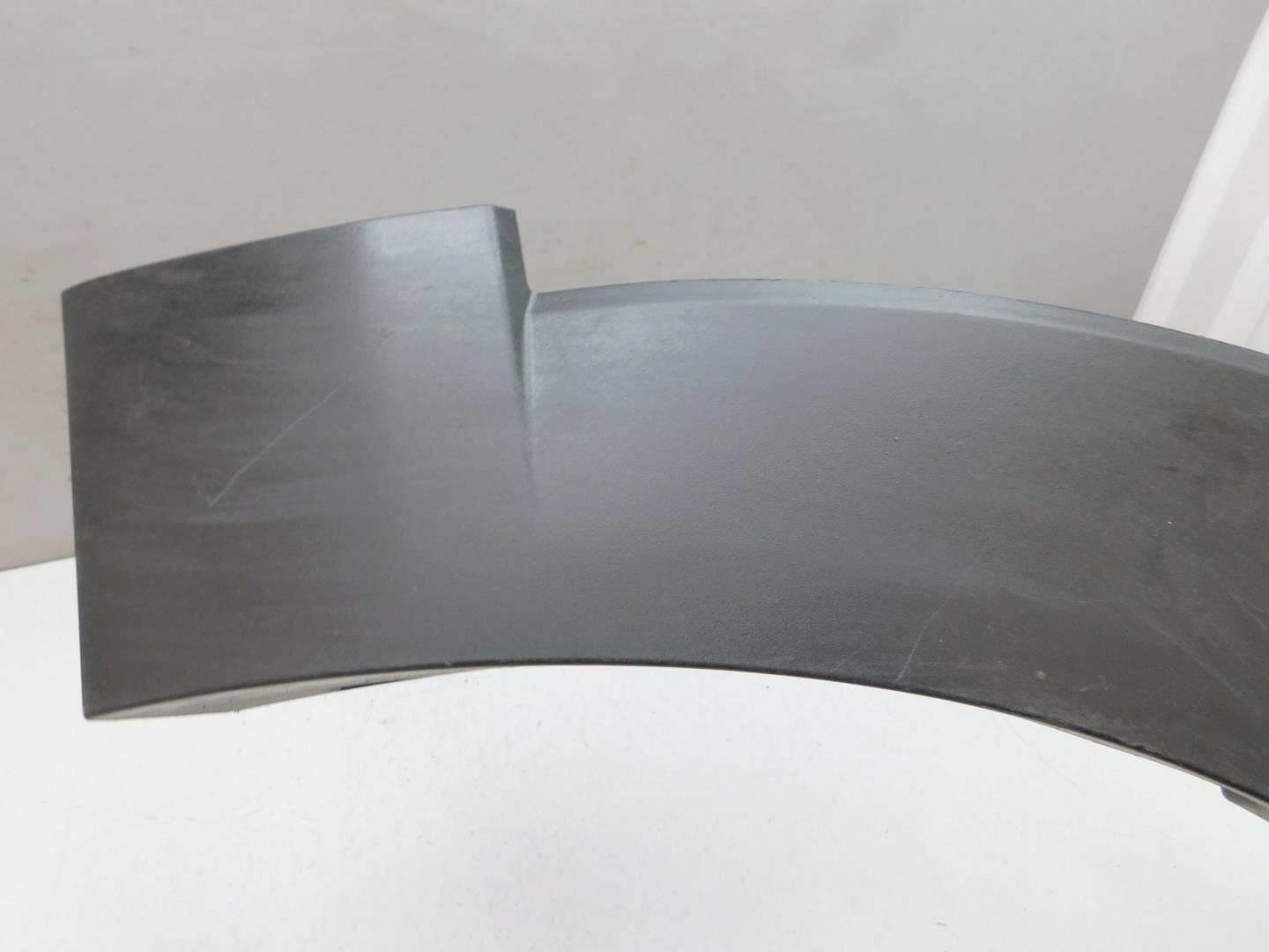 Накладка переднего крыла правого