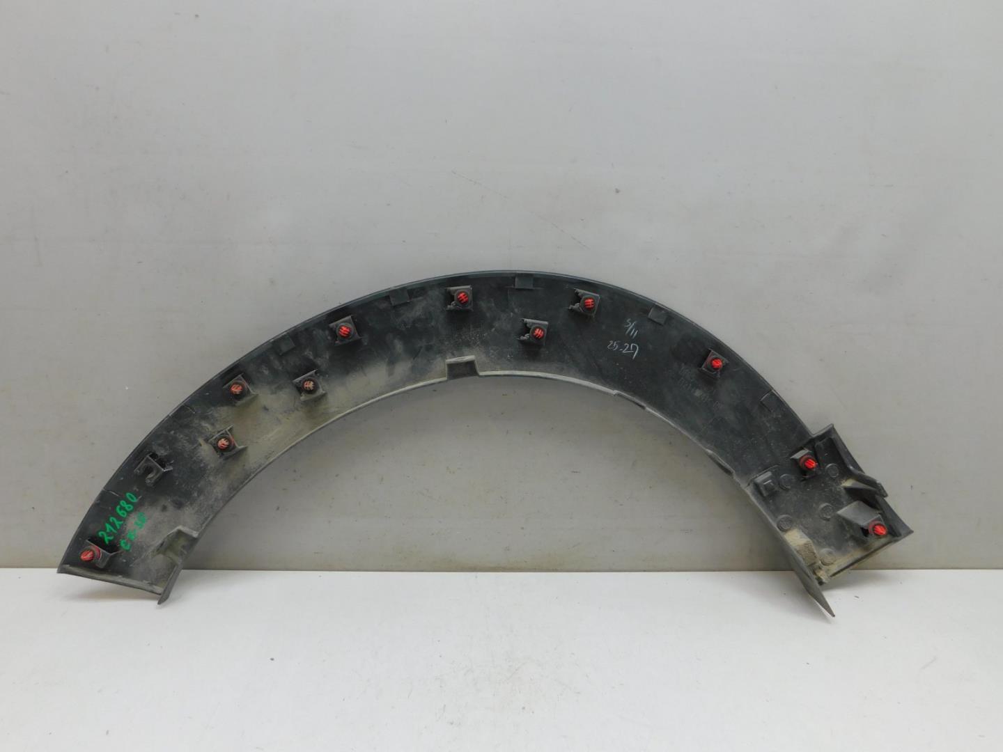 Накладка переднего крыла правого