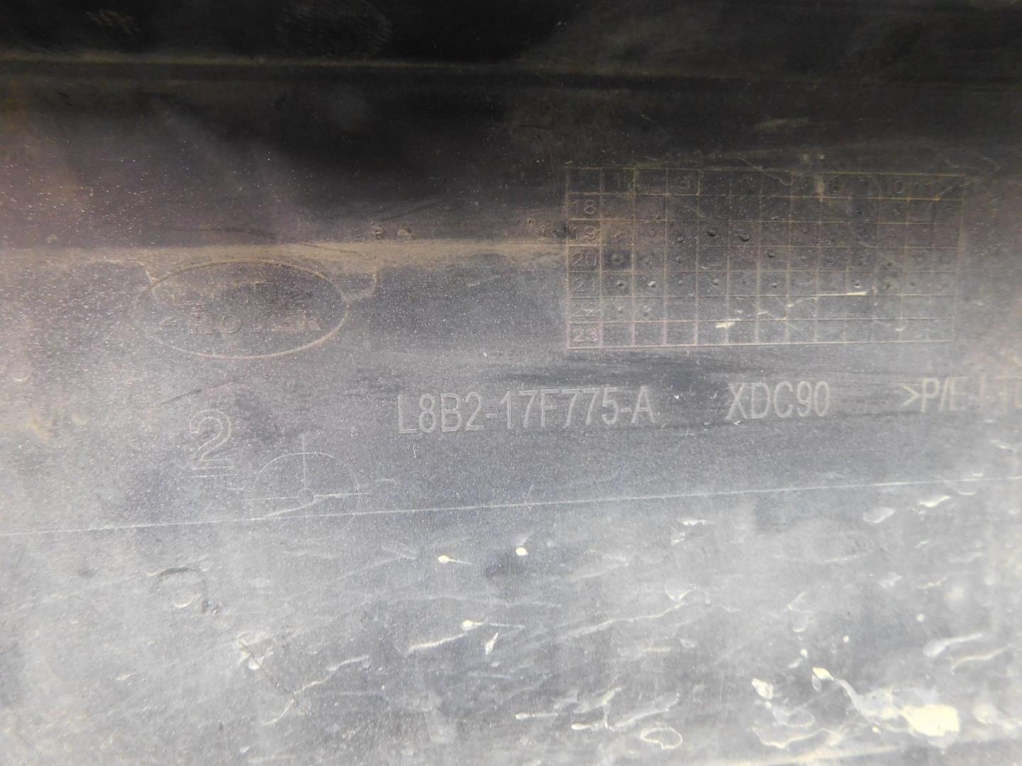 Накладка переднего бампера