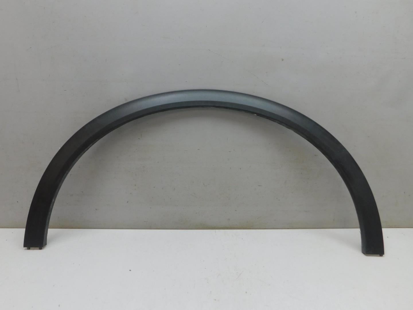 Накладка крыла переднего левого