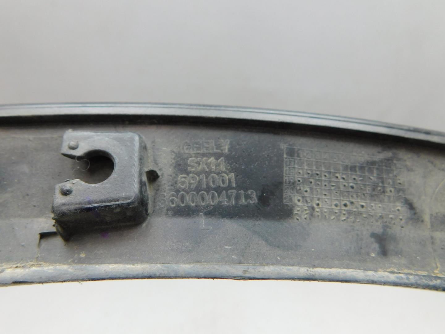 Накладка крыла переднего левого