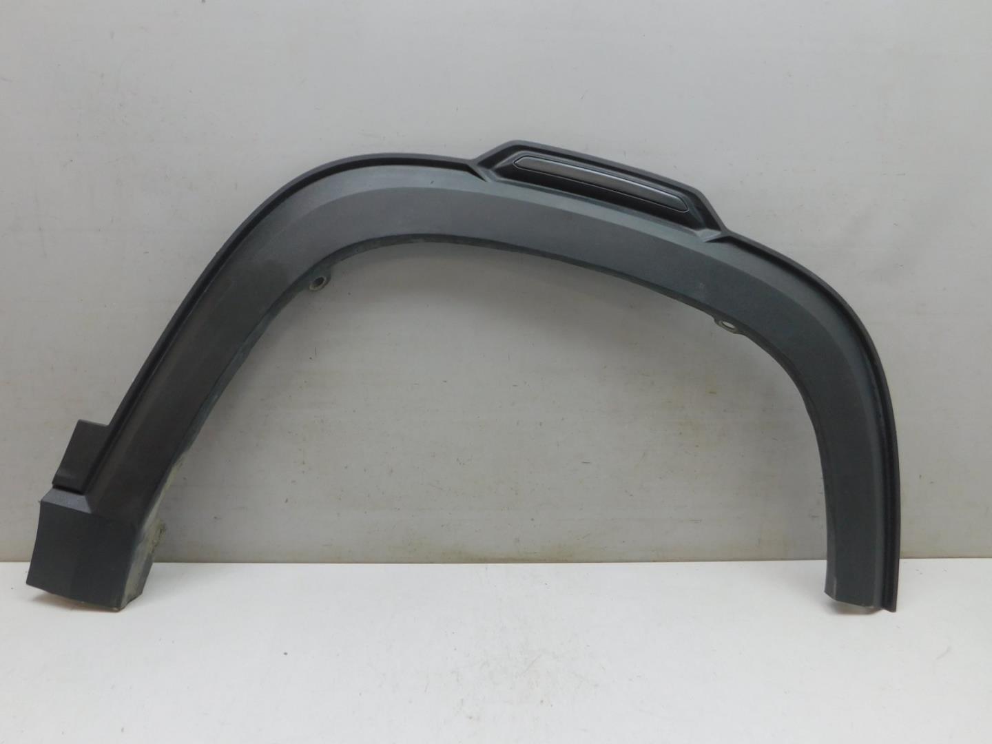 Накладка переднего крыла правого