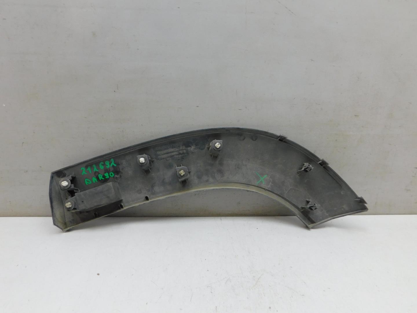 Накладка заднего крыла правого