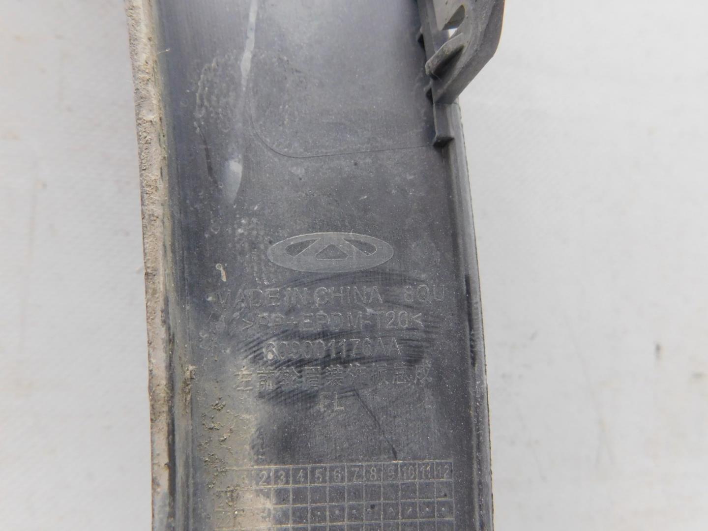 Накладка переднего крыла левого