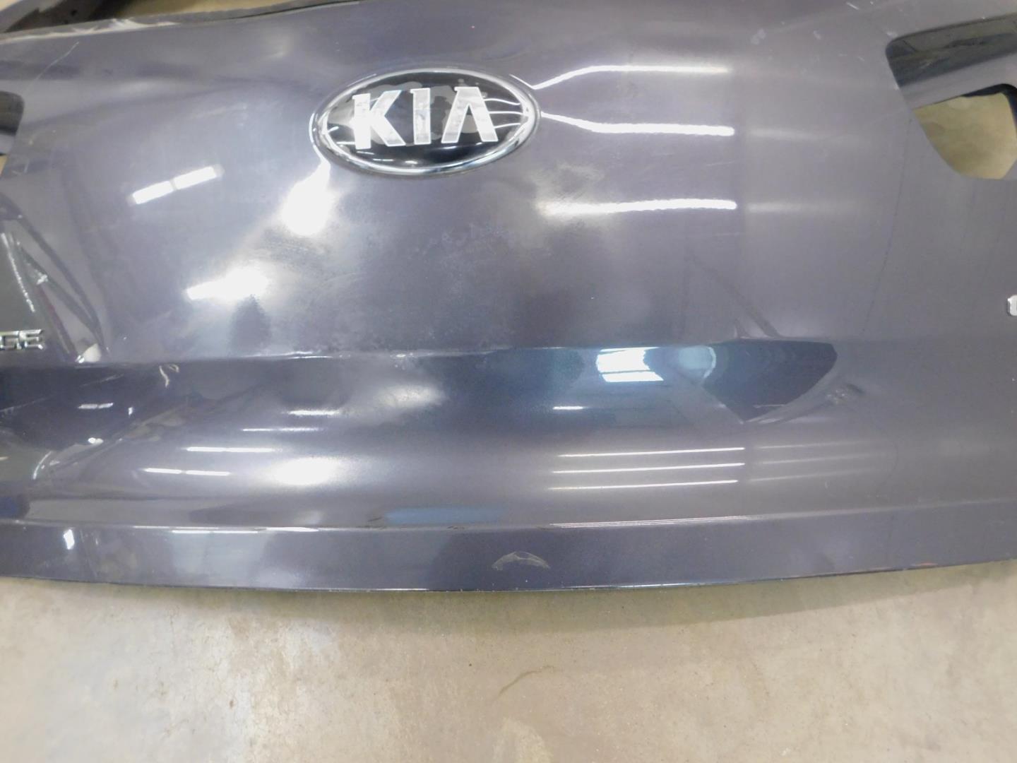 Дверь багажника