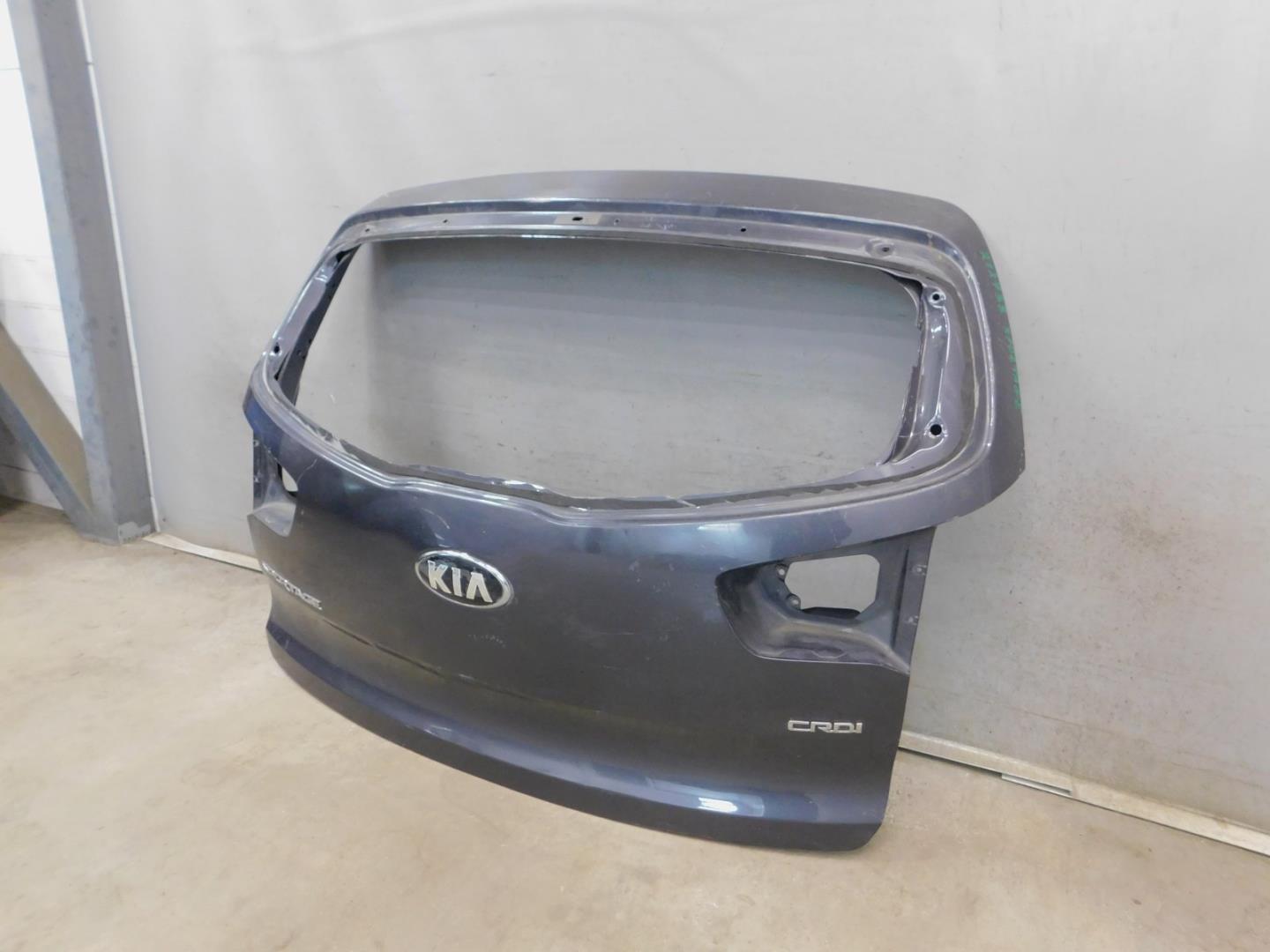 Дверь багажника