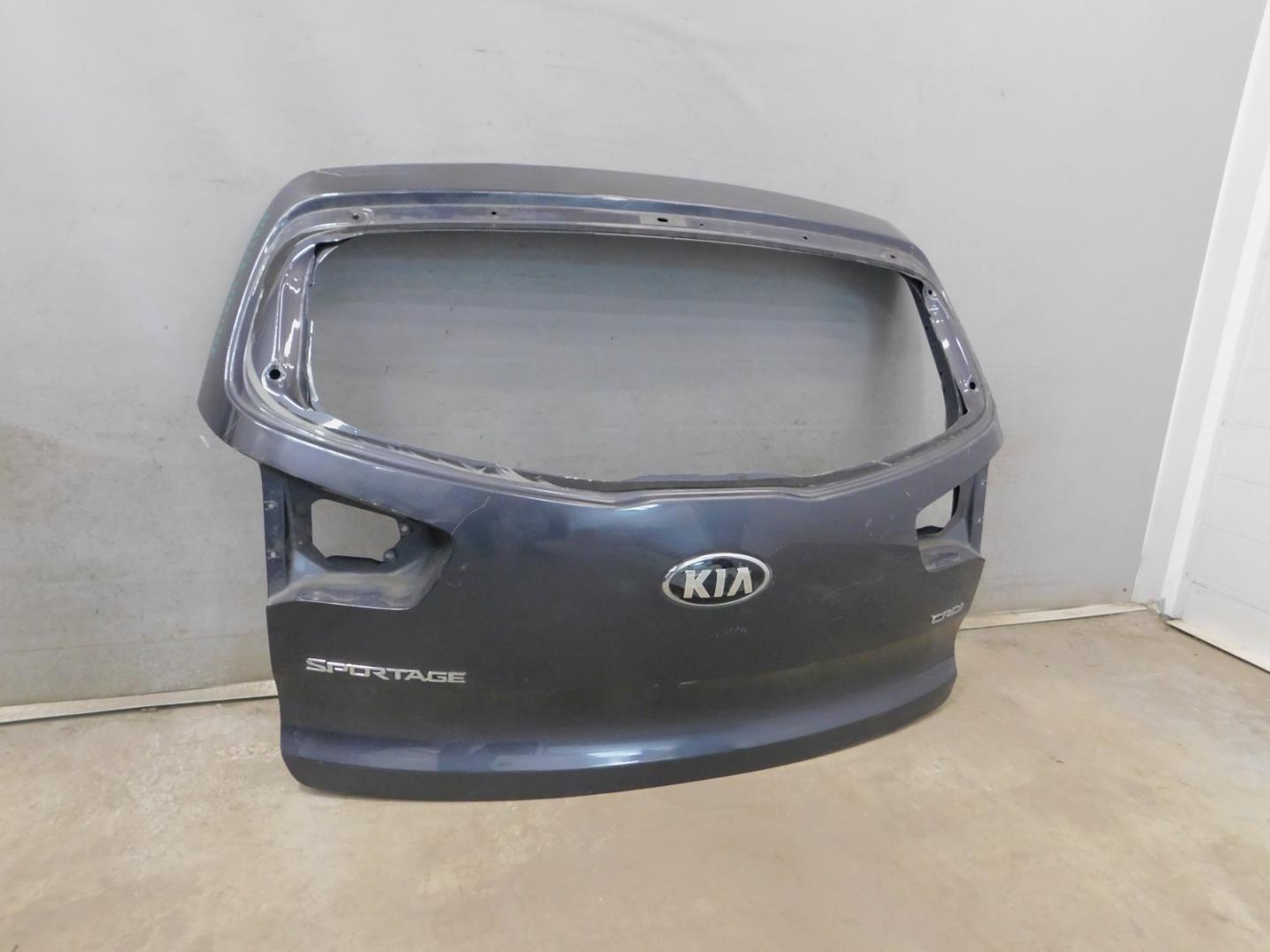 Дверь багажника