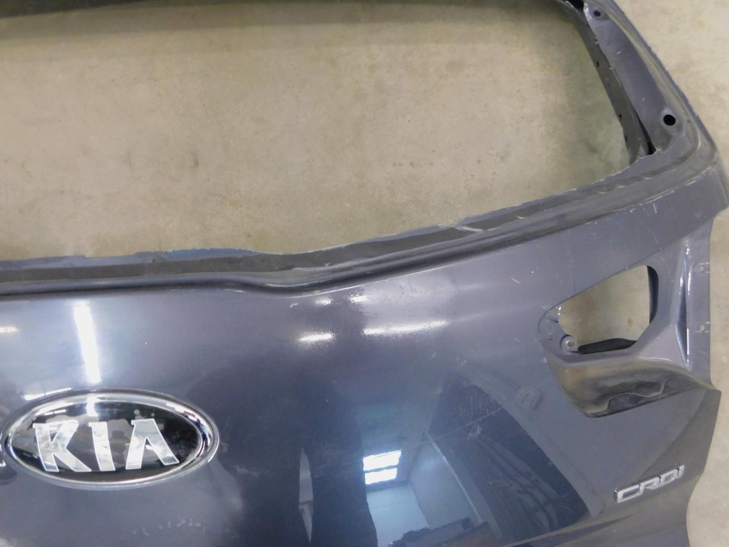 Дверь багажника