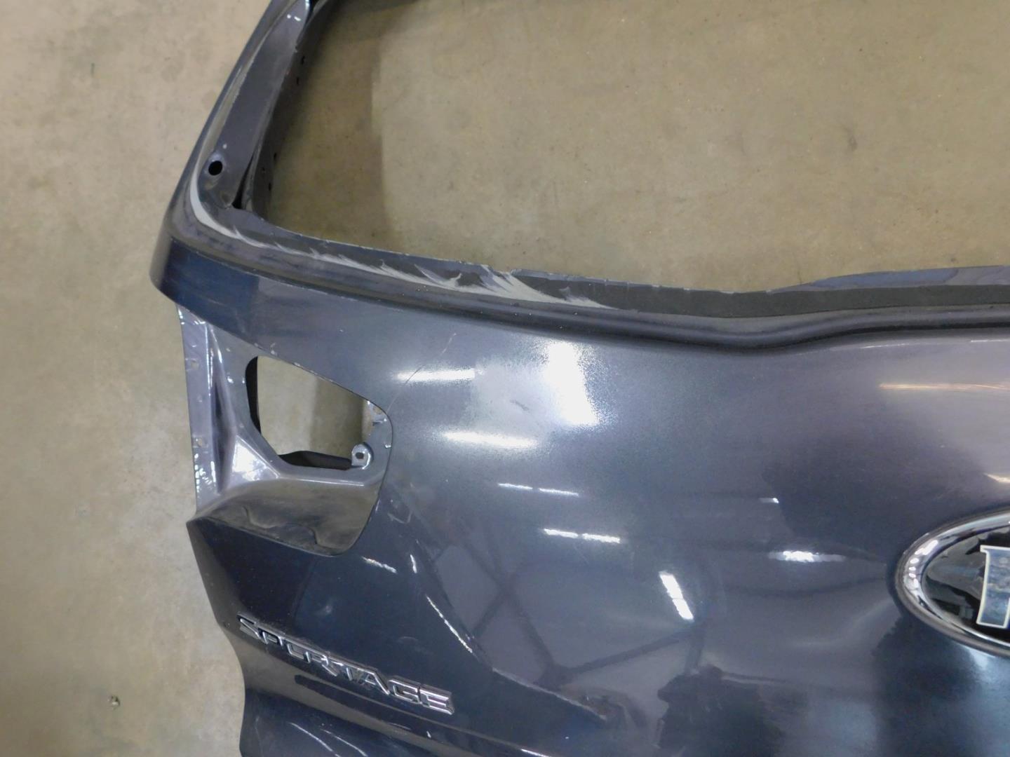 Дверь багажника