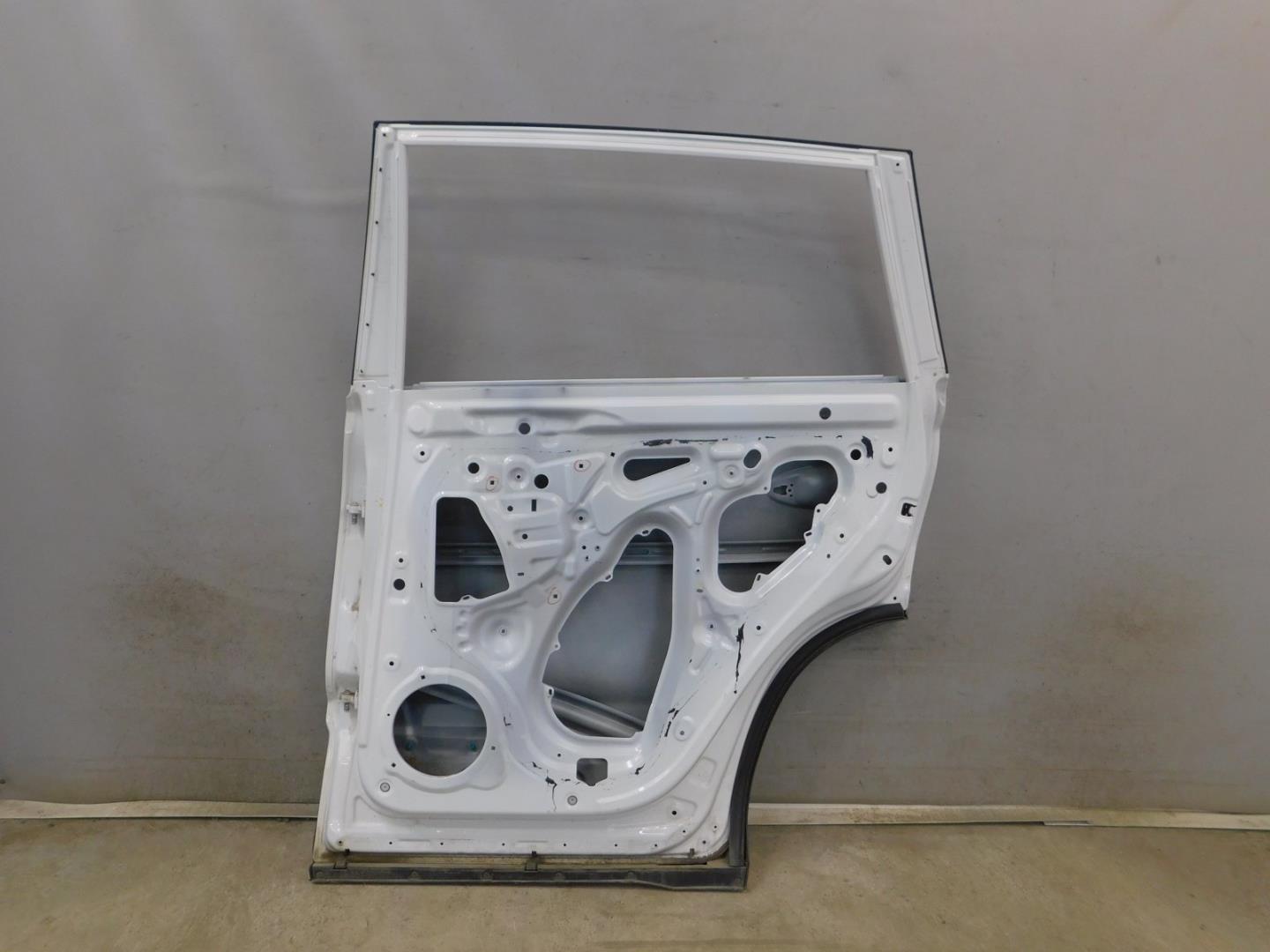 Дверь задняя правая