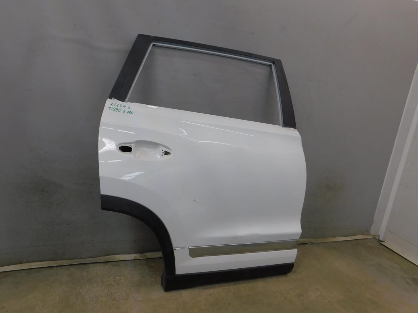 Дверь задняя правая