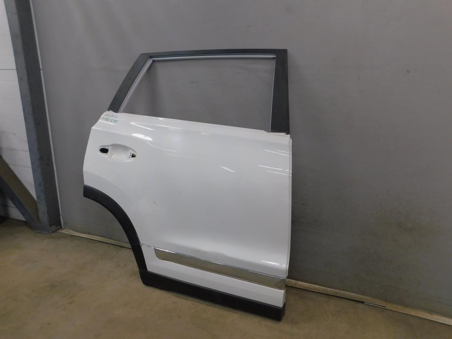 Дверь задняя правая