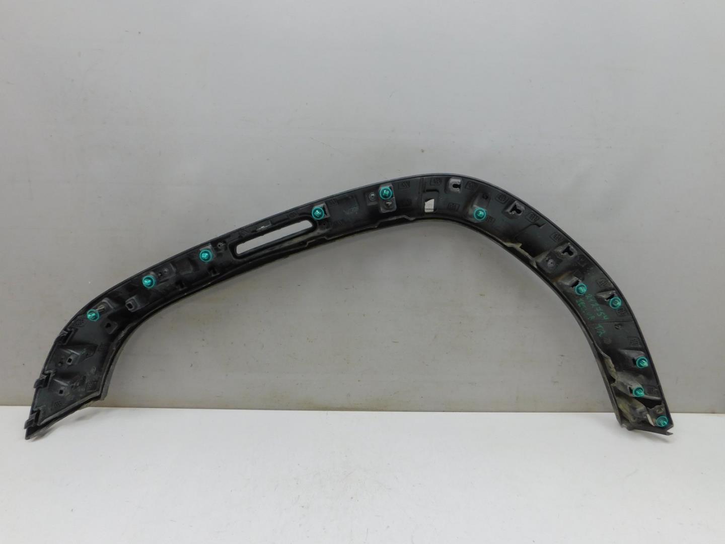 Накладка переднего крыла правого