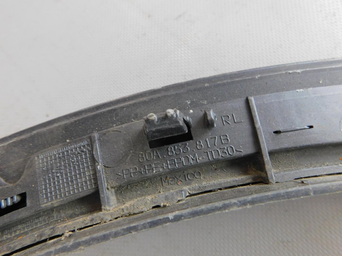 Накладка заднего крыла левого