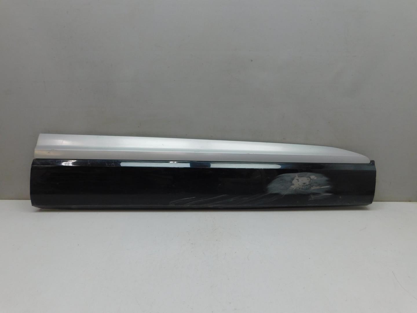 Накладка двери передней правой