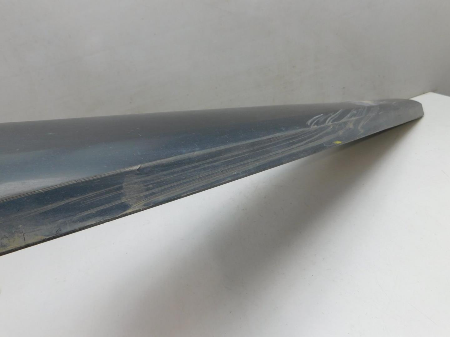 Накладка двери передней правой