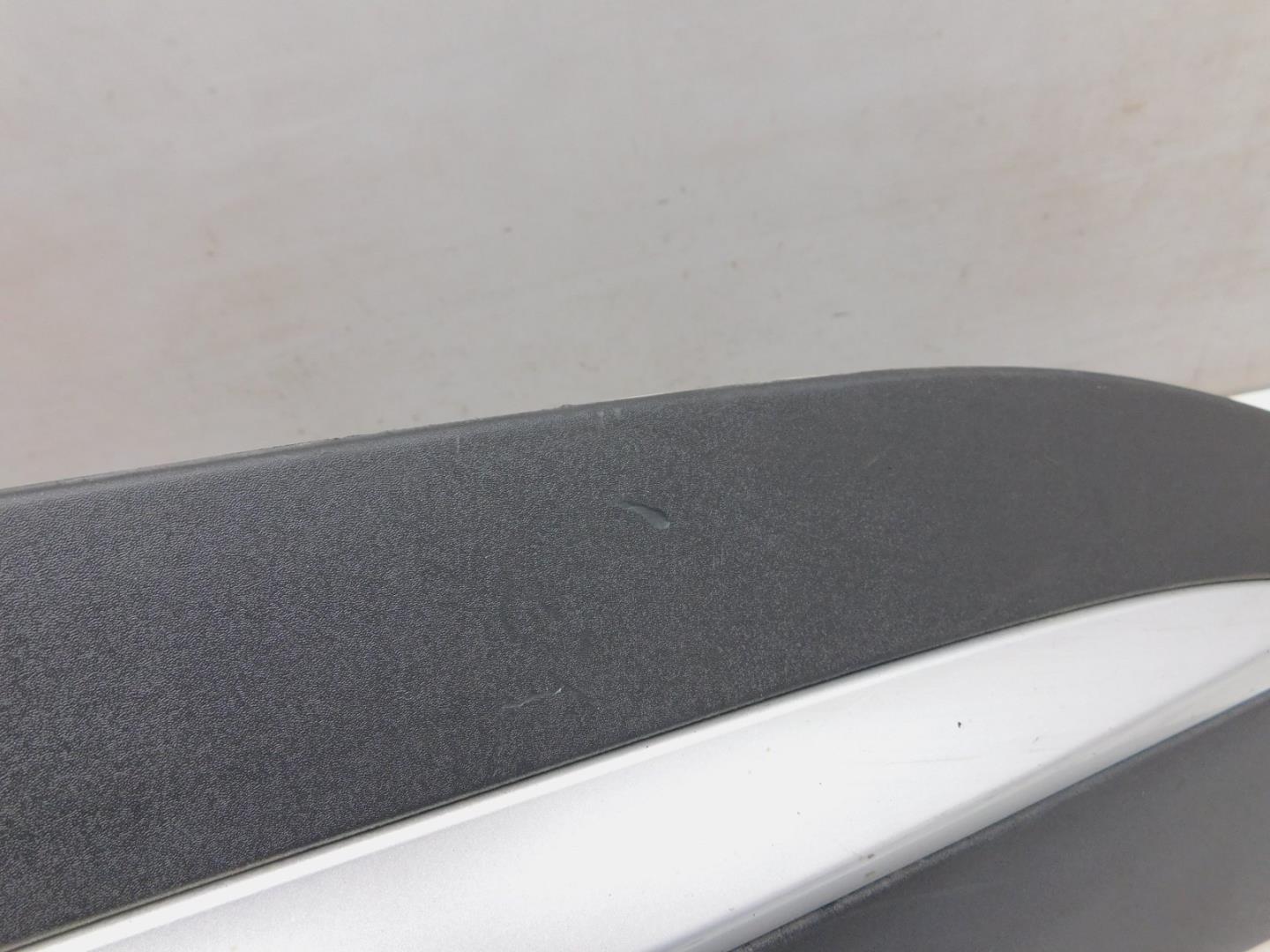 Накладка двери передней правой