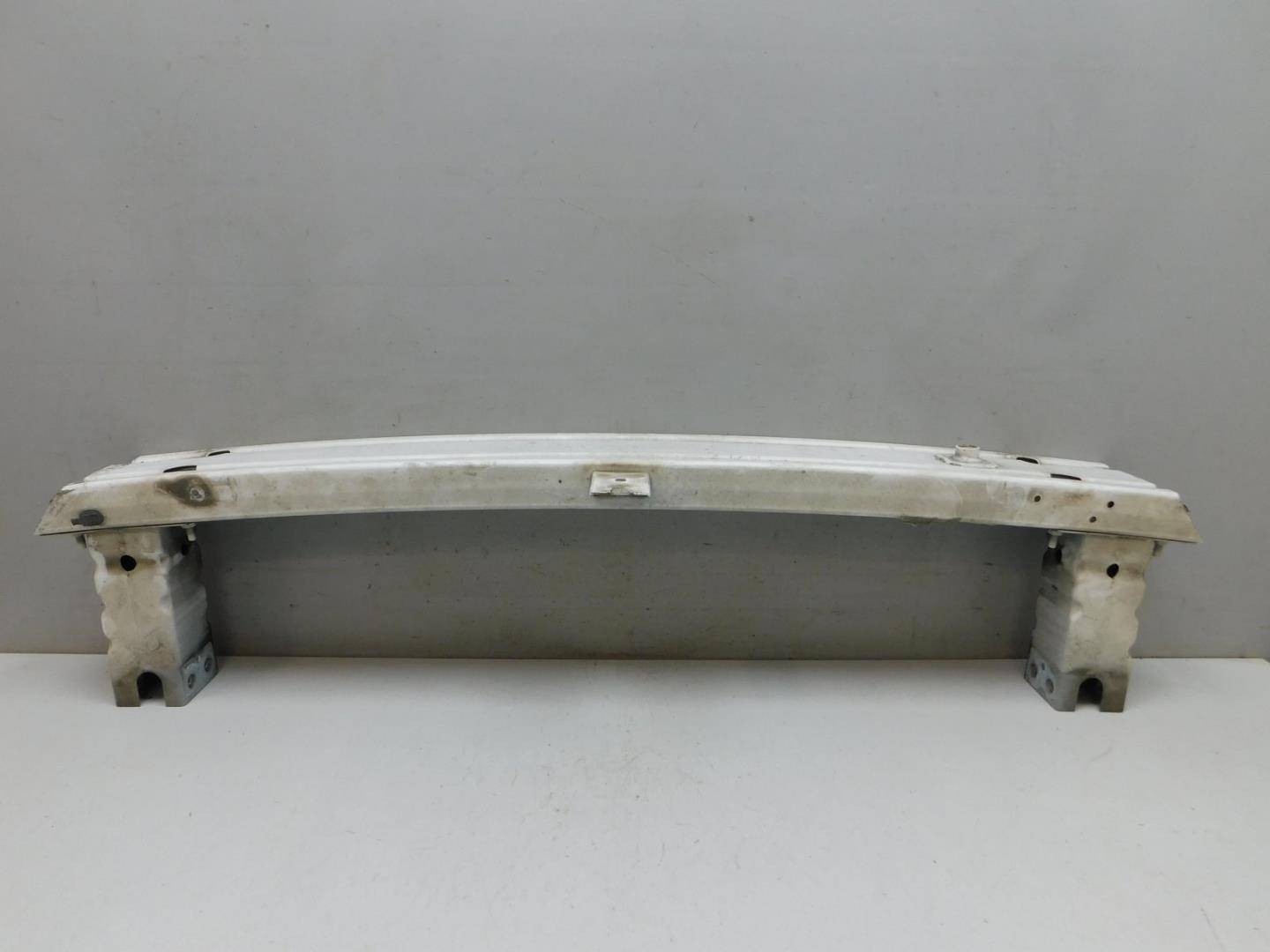 Усилитель переднего бампера