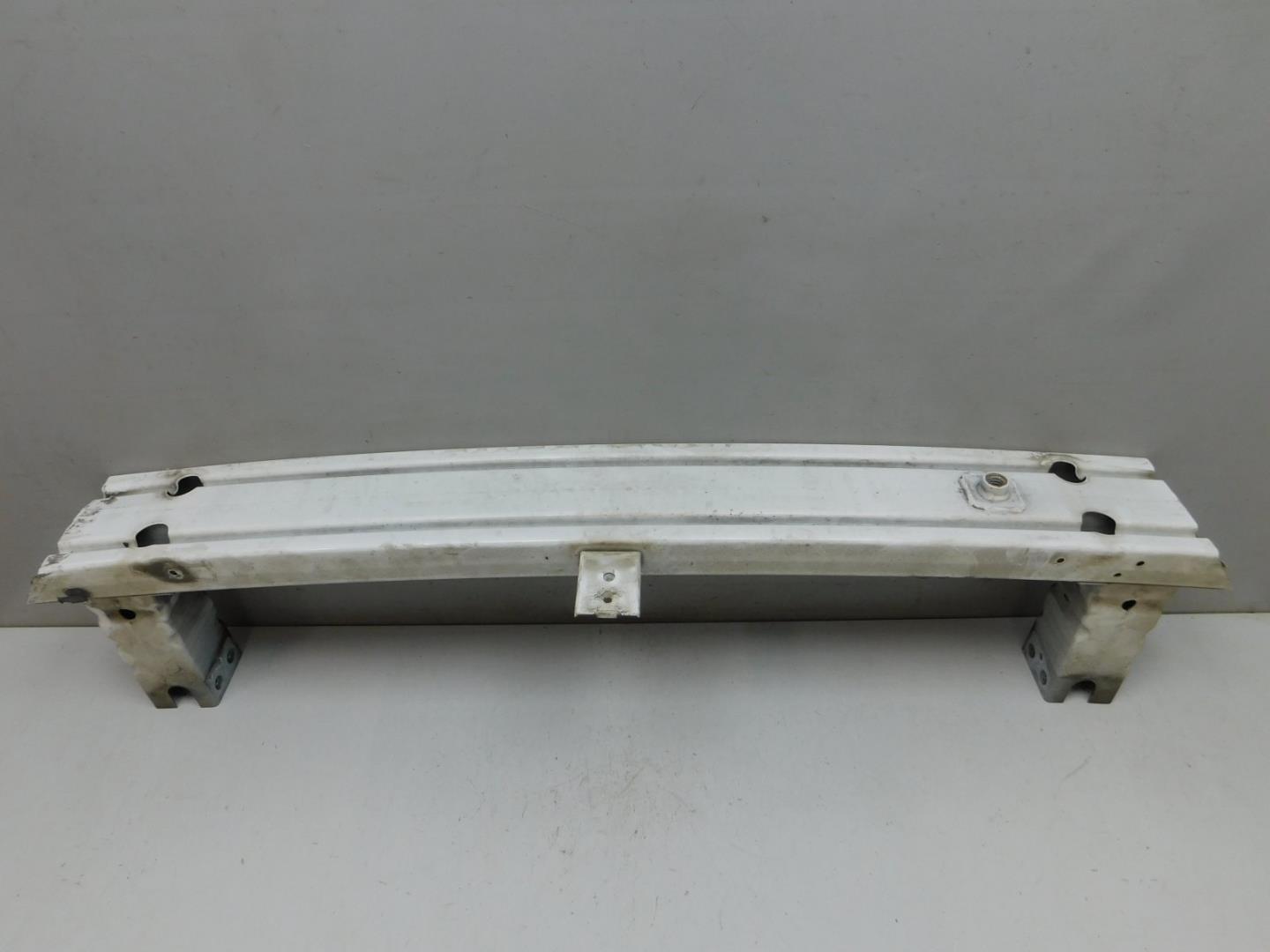 Усилитель переднего бампера