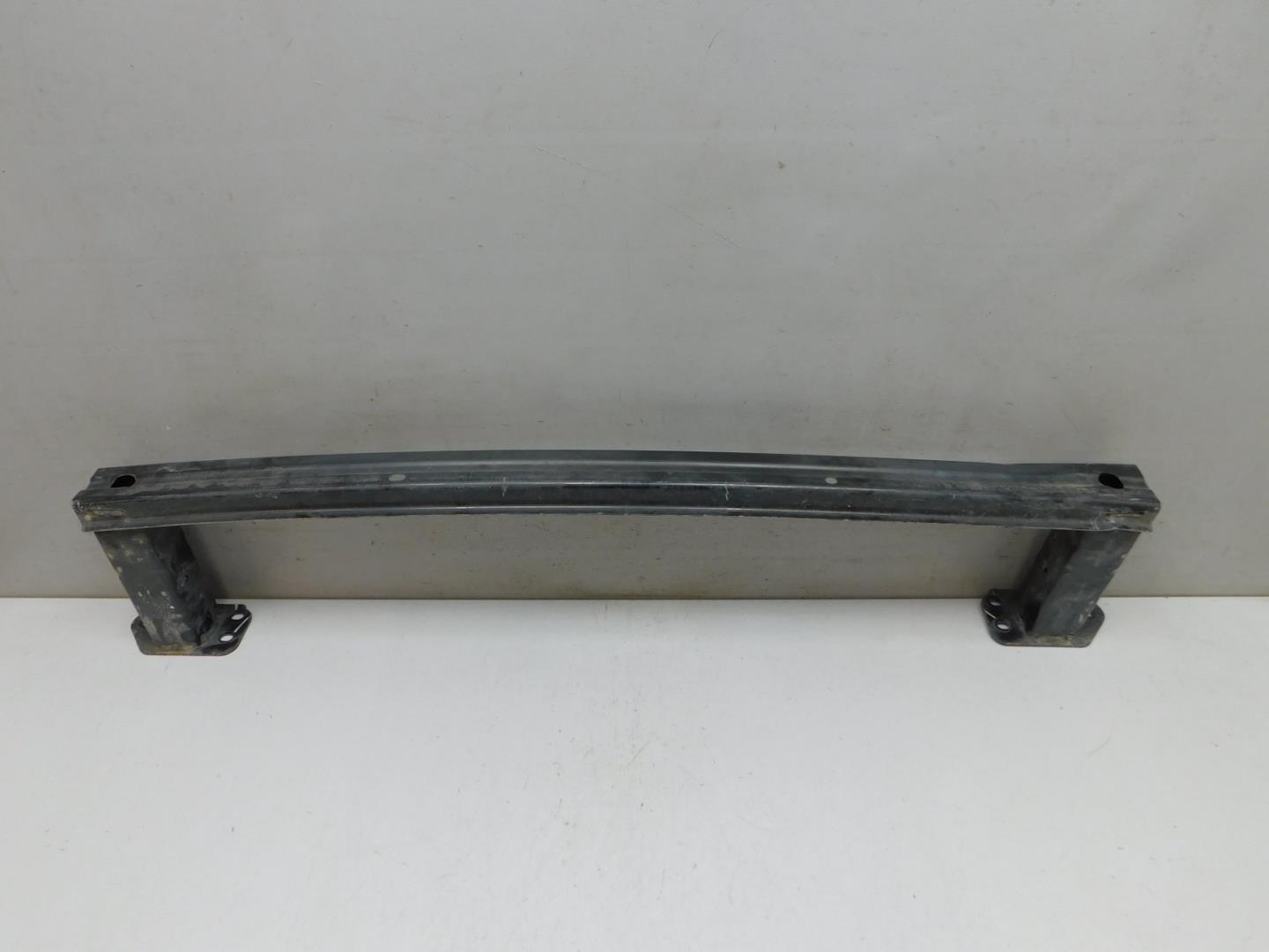 Усилитель переднего бампера