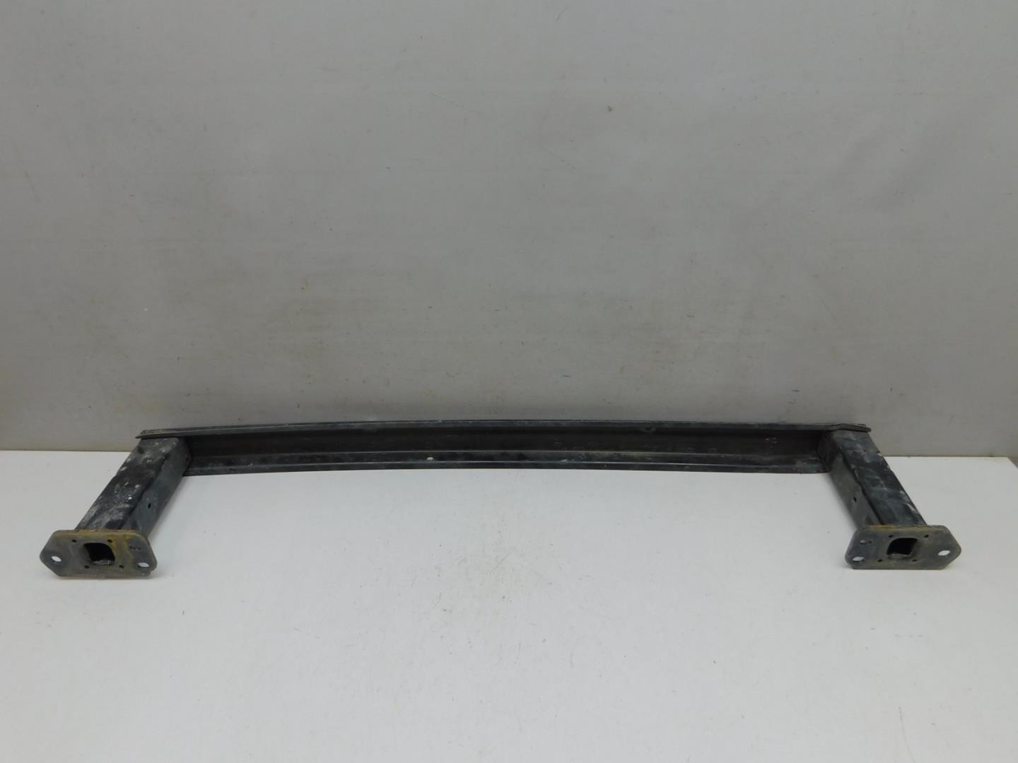 Усилитель переднего бампера