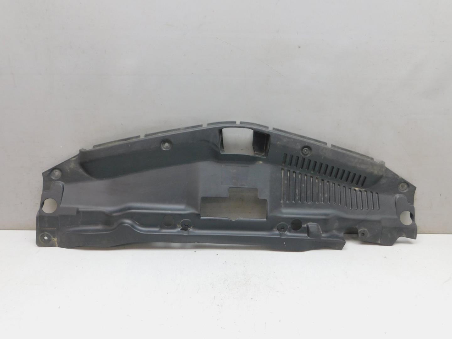 Кожух замка капота