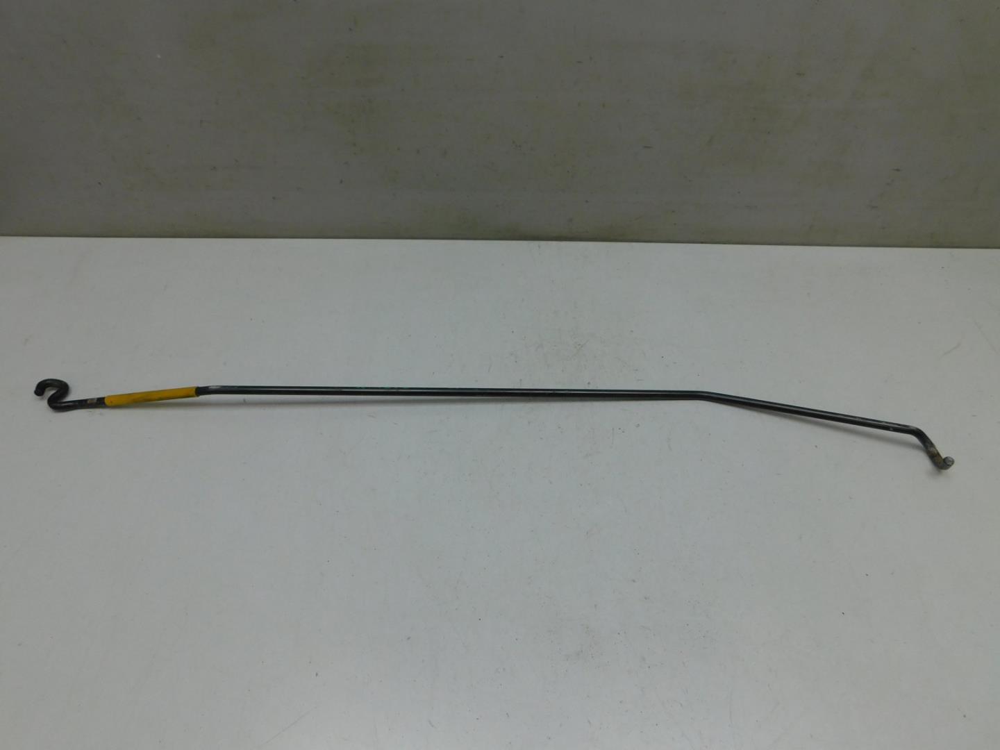 Держатель капота