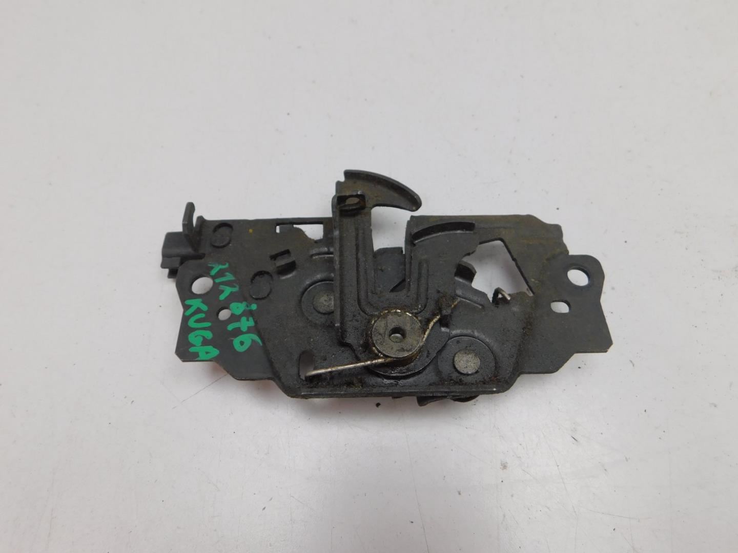 Замок капота