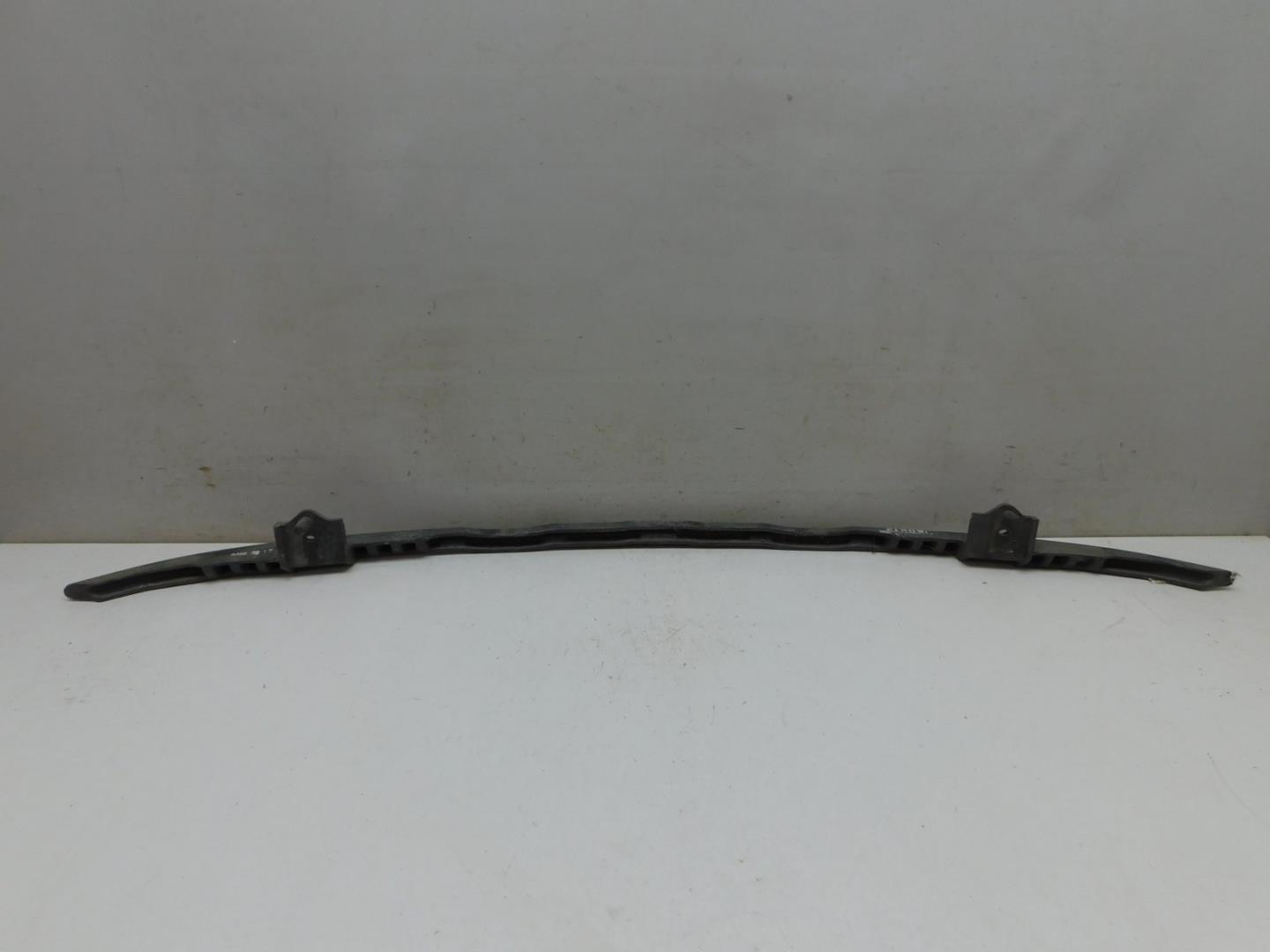 Усилитель переднего бампера