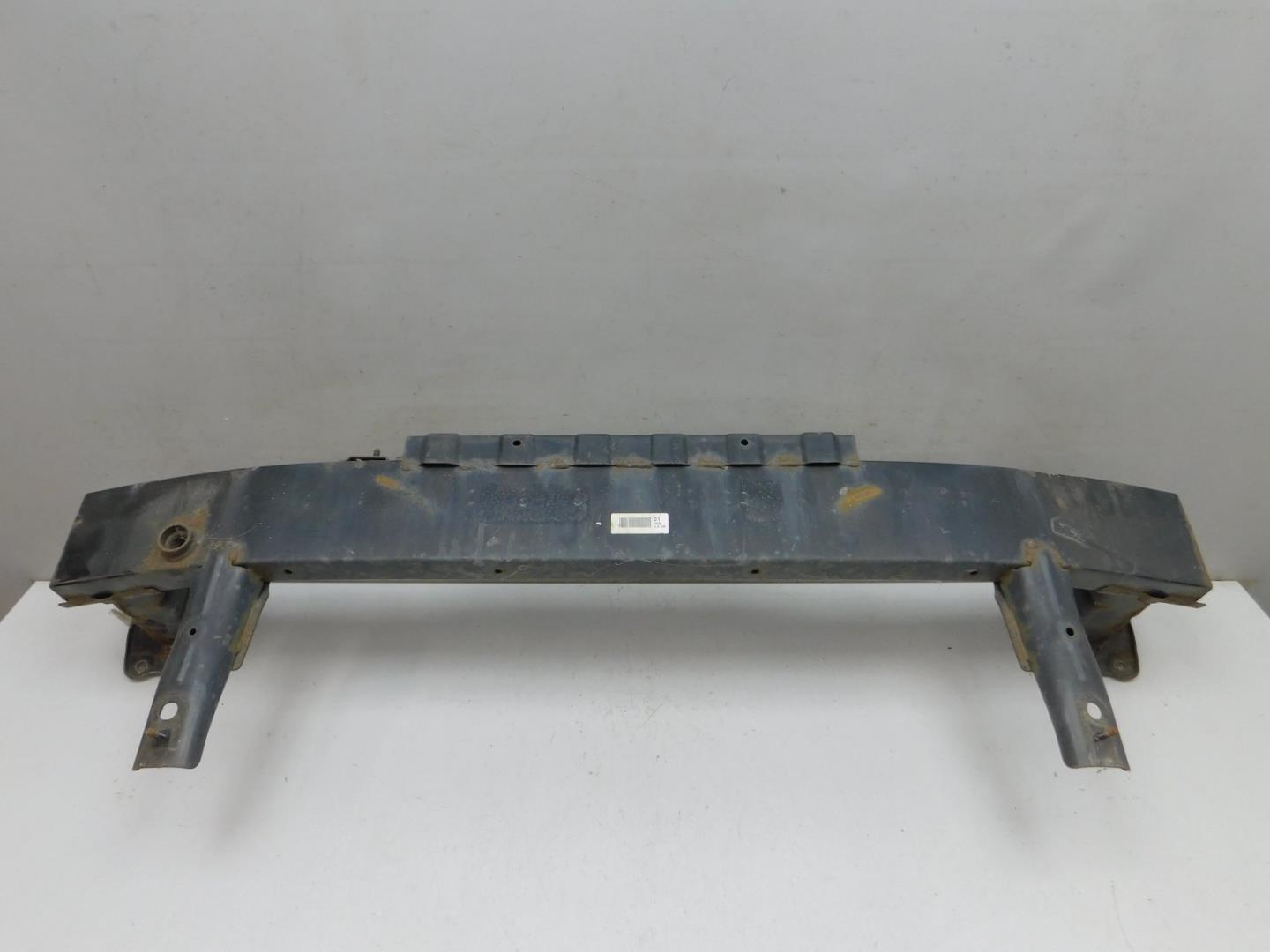 Усилитель переднего бампера