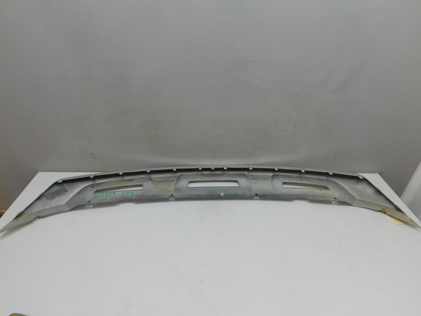 Накладка переднего бампера