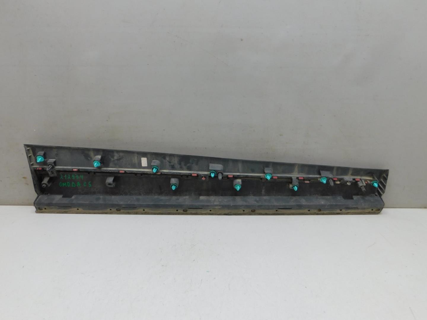 Накладка двери передней левой