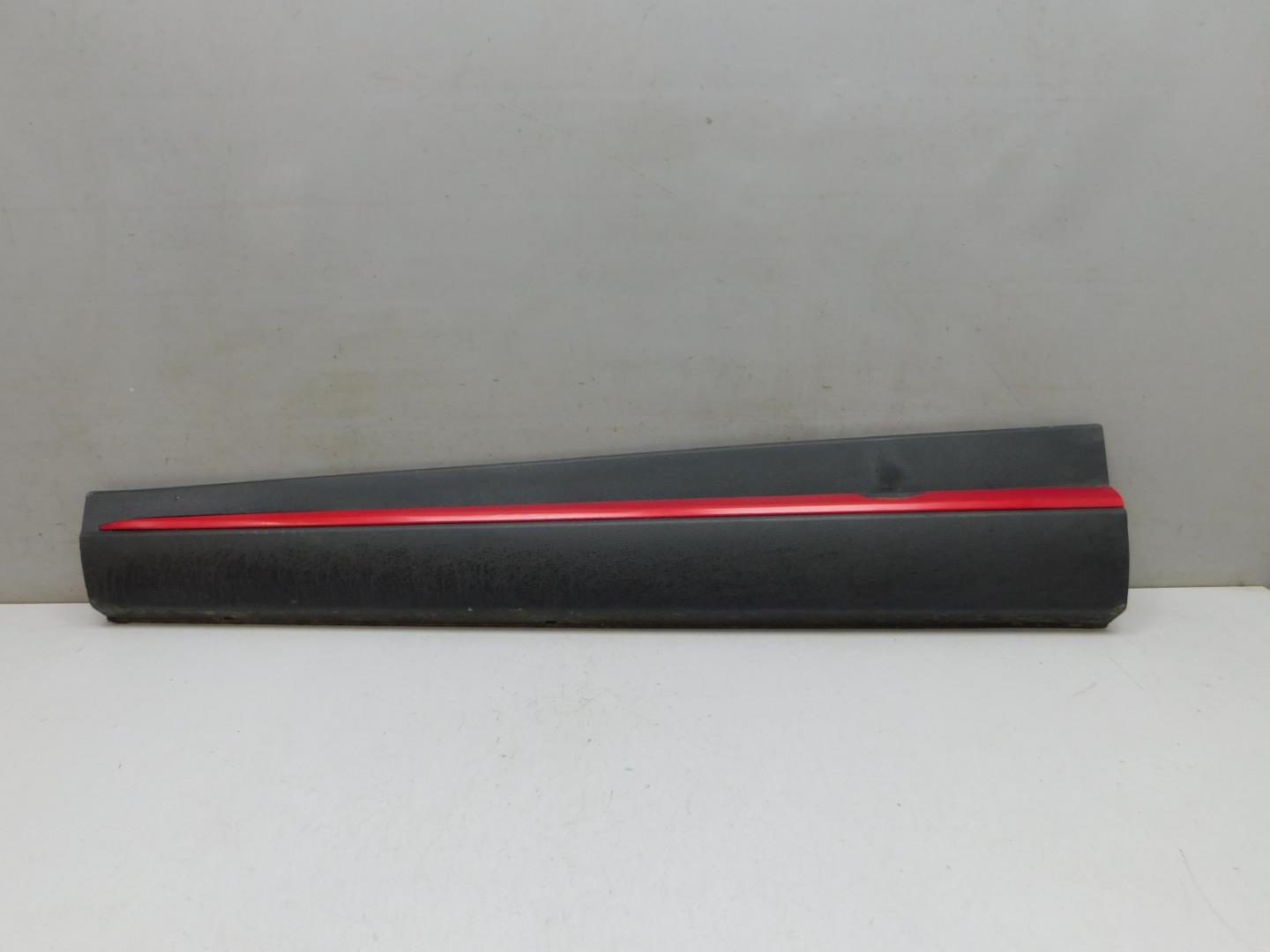 Накладка двери передней левой