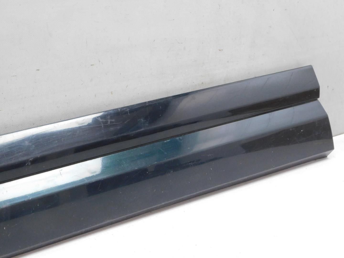 Накладка двери передней левой