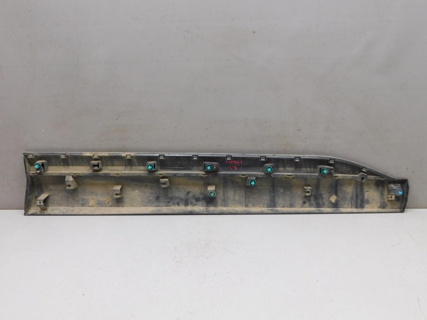 Накладка двери передней левой