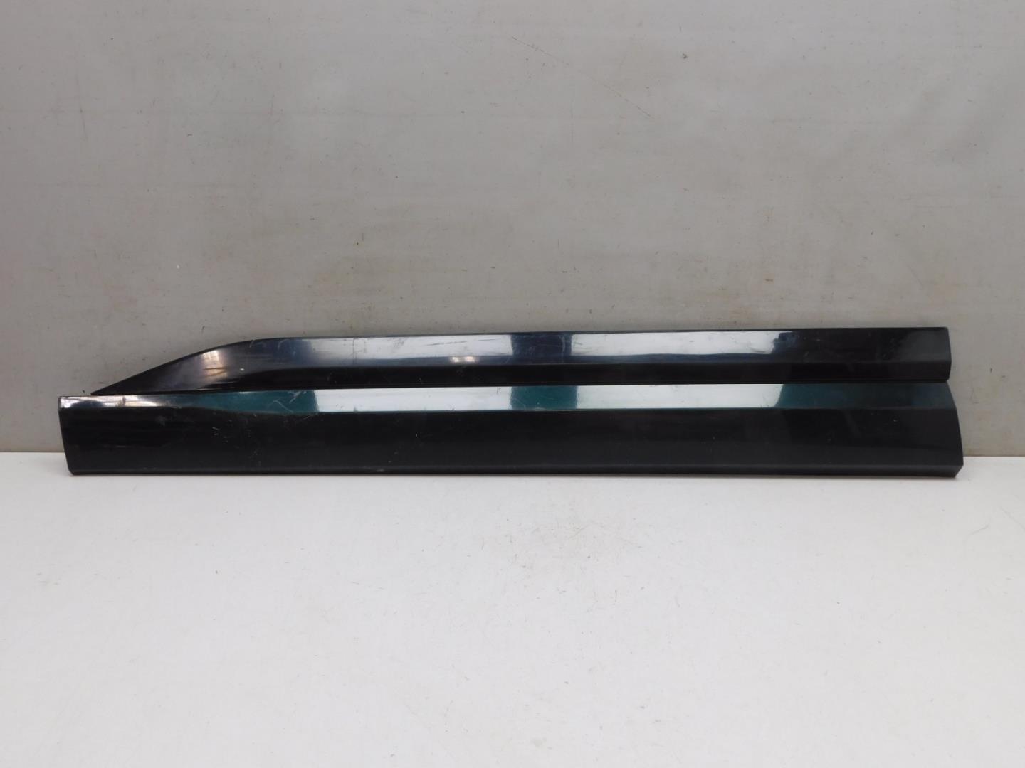 Накладка двери передней левой