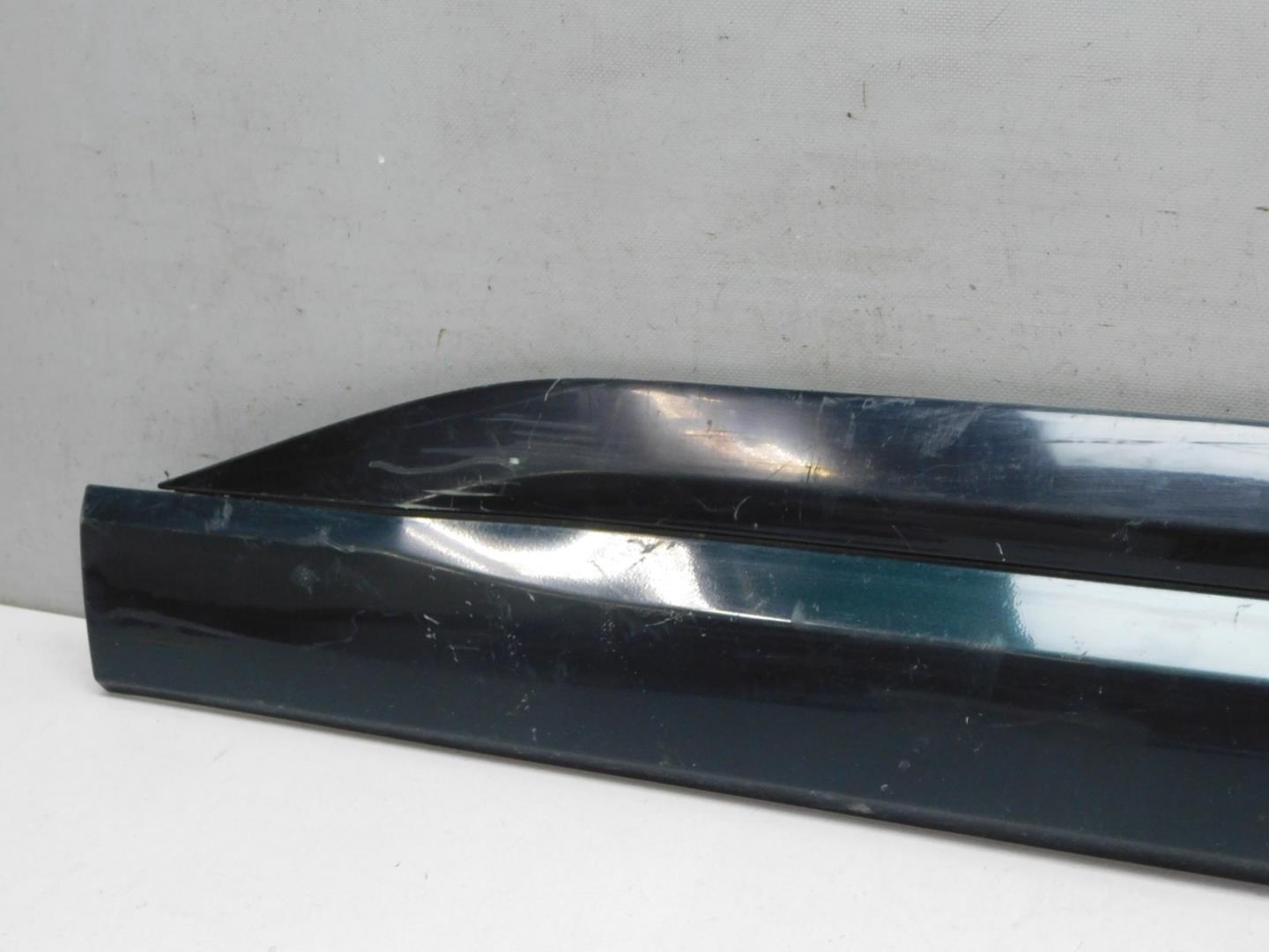 Накладка двери передней левой