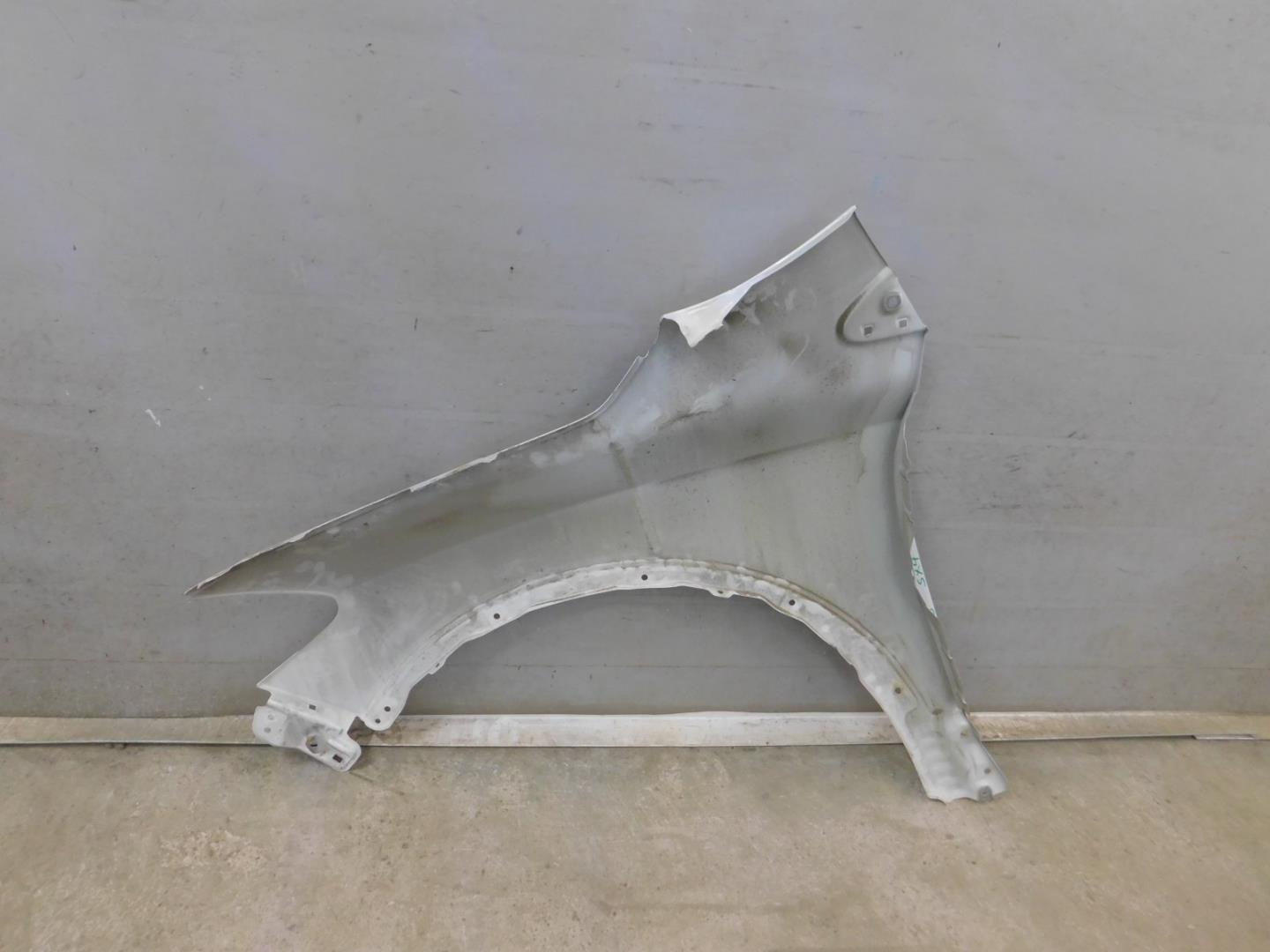 Крыло переднее правое