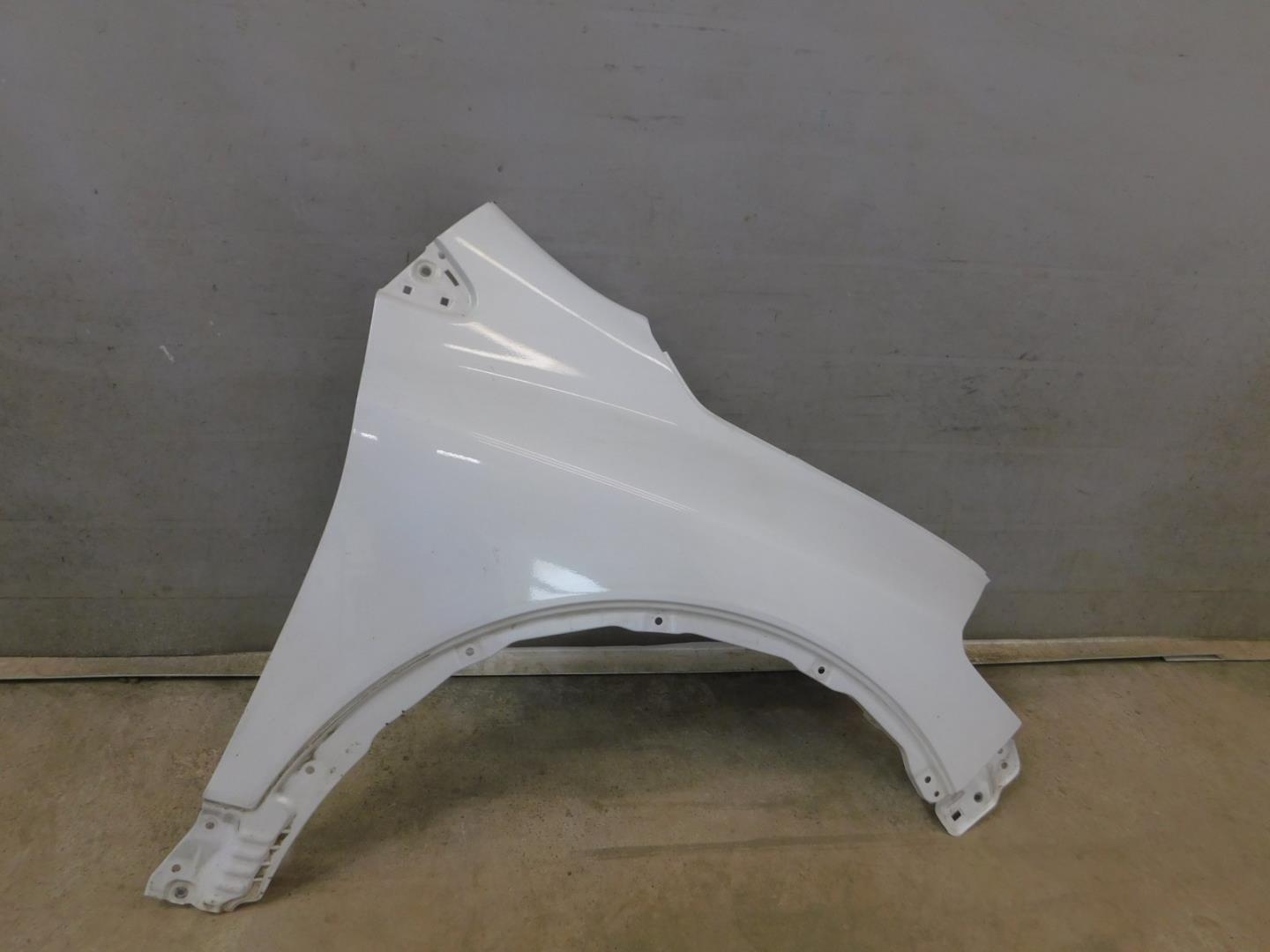 Крыло переднее правое