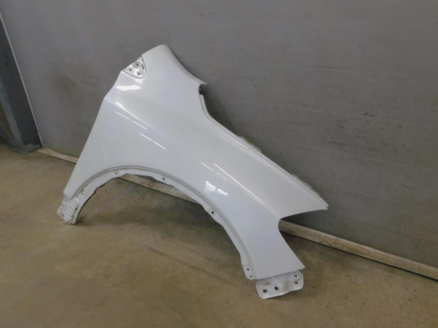 Крыло переднее правое