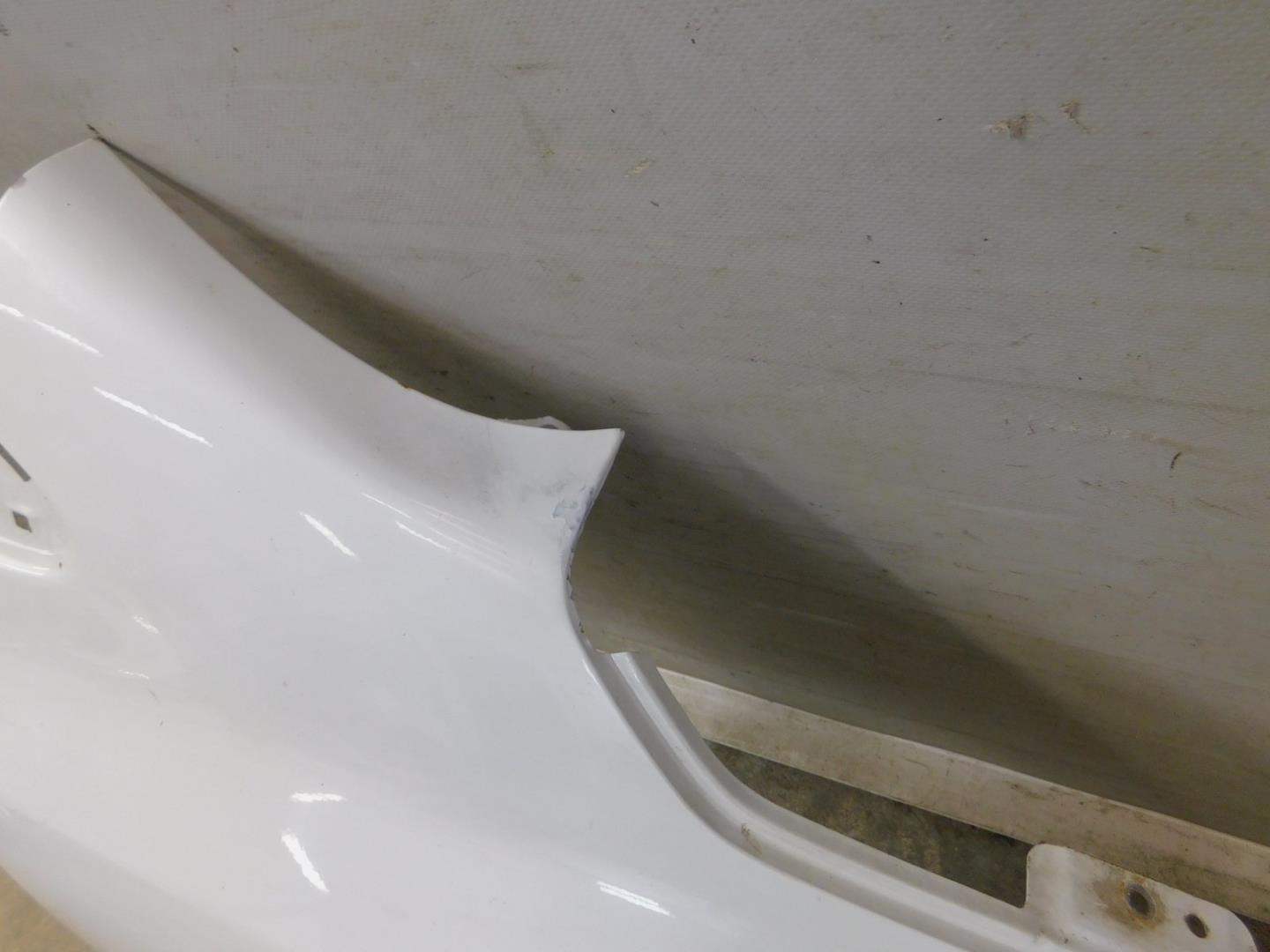 Крыло переднее правое