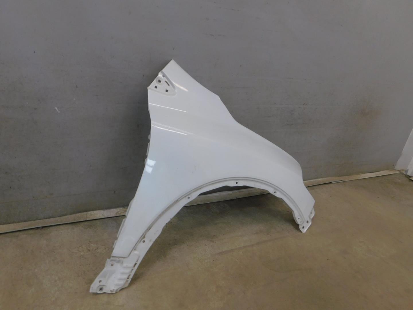 Крыло переднее правое