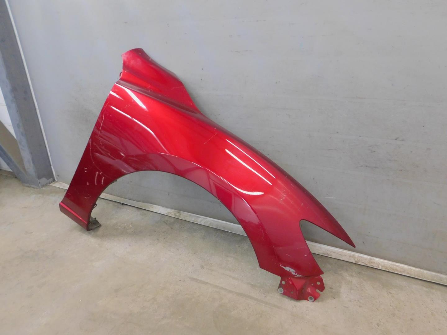 Крыло переднее правое