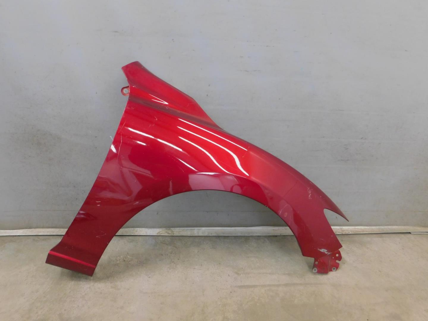 Крыло переднее правое